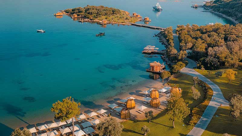 View from above of the ocean and beach with sun loungers